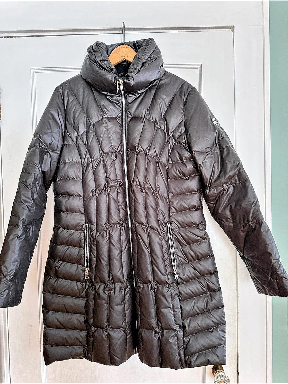 Guess Puffer Coat in Black Size Large Like New